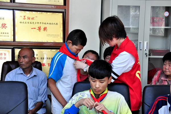 “青力扶贫 联创梦想”徐水区团委开展在路上助学活动